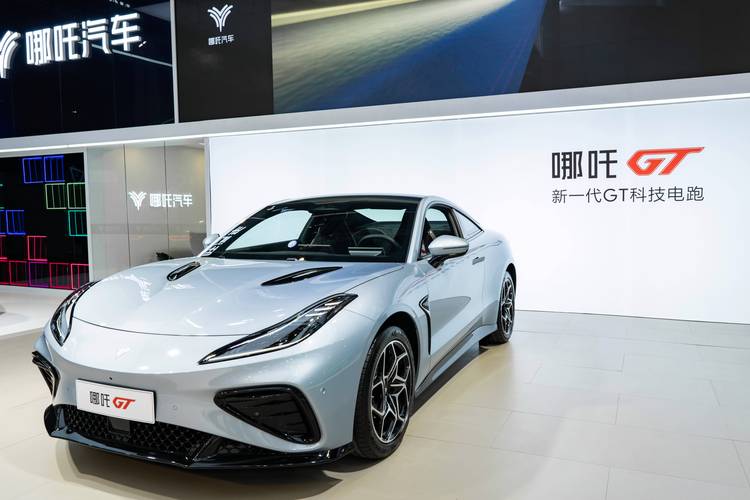 成都双流区华航西企业管理咨询哪吒汽车在智能汽车领域的表现，领途汽车在新能源汽车市场中的影响力